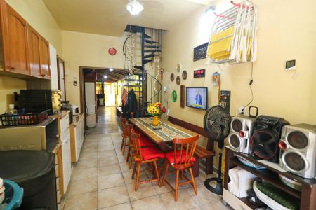 Casa à venda com 126m², 4 quartos e 4 vagas Casa à venda com 126m², 4 quartos e 4 vagasVaranda e Área de serviço