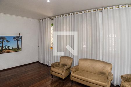 Casa à venda com 262m², 4 quartos e 2 vagasSala