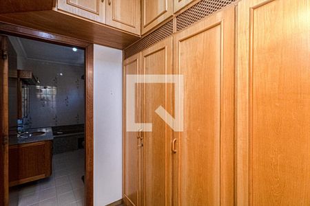 Casa à venda com 262m², 4 quartos e 2 vagasCloset Suíte 1