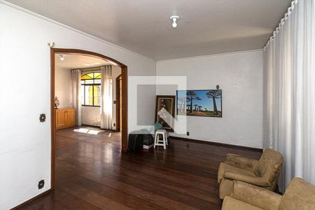 Casa à venda com 262m², 4 quartos e 2 vagasSala