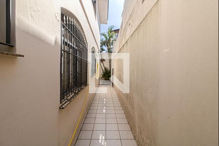 Casa à venda com 262m², 4 quartos e 2 vagasCorredor Lateral