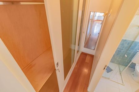 Casa à venda com 484m², 5 quartos e 6 vagasCorredor