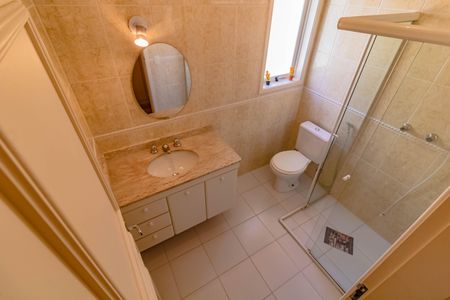 Casa à venda com 484m², 5 quartos e 6 vagasBanheiro do Quarto 7