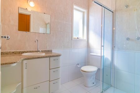 Casa à venda com 484m², 5 quartos e 6 vagasBanheiro Quarto 5