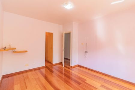 Casa à venda com 484m², 5 quartos e 6 vagasQuarto 5