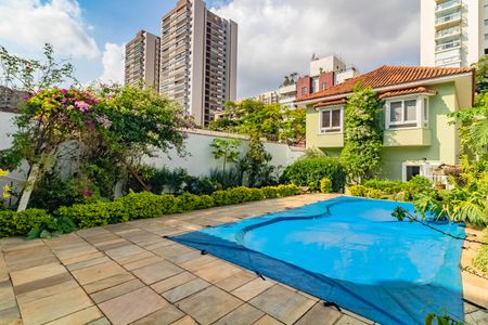 Casa à venda com 484m², 5 quartos e 6 vagasÁrea comum