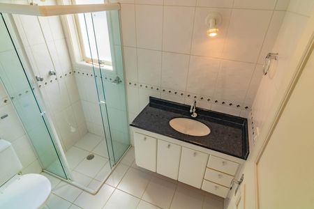 Casa à venda com 484m², 5 quartos e 6 vagasBanheiro do Quarto 6