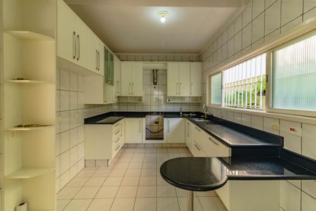 Casa à venda com 484m², 5 quartos e 6 vagasCozinha