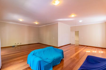 Casa à venda com 484m², 5 quartos e 6 vagasSala