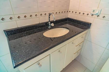 Casa à venda com 484m², 5 quartos e 6 vagasBanheiro do Quarto 6