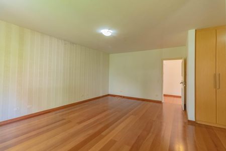 Casa à venda com 484m², 5 quartos e 6 vagasquarto 8