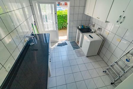 Casa à venda com 484m², 5 quartos e 6 vagasÁrea de Serviço