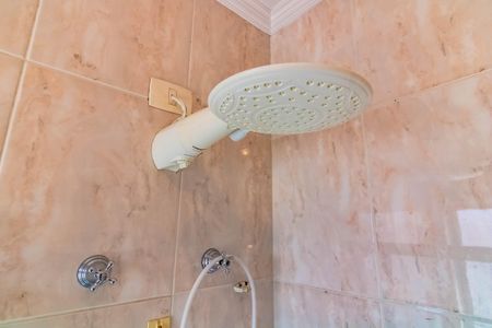 Casa à venda com 484m², 5 quartos e 6 vagasBanheiro Quarto 5