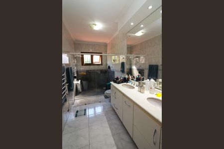 Casa para alugar com 499m², 5 quartos e 4 vagasBanheiro da Suíte