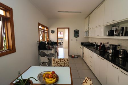 Casa para alugar com 499m², 5 quartos e 4 vagasCozinha