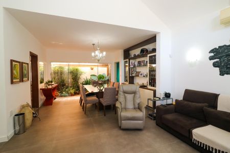 Casa para alugar com 499m², 5 quartos e 4 vagasSala