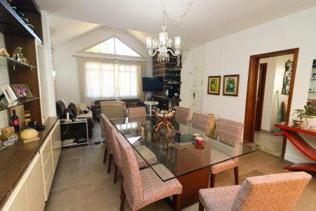 Casa para alugar com 499m², 5 quartos e 4 vagasSala