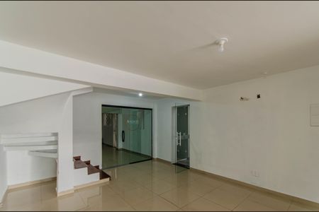 Casa para alugar com 230m², 2 quartos e 2 vagasSala