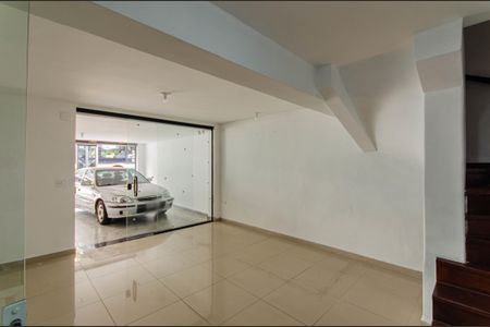 Casa para alugar com 230m², 2 quartos e 2 vagasSala