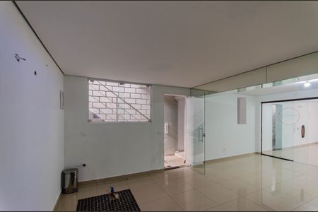 Casa para alugar com 230m², 2 quartos e 2 vagasCozinha