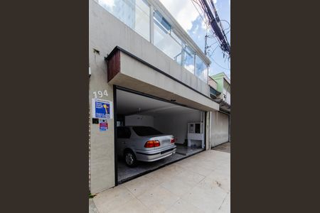 Casa para alugar com 230m², 2 quartos e 2 vagasFachada + Placa 