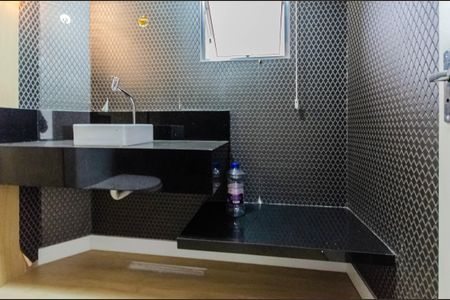 Casa para alugar com 230m², 2 quartos e 2 vagasBanheiro 1