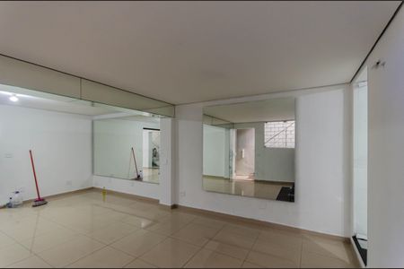 Casa para alugar com 230m², 2 quartos e 2 vagasCozinha