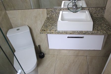Casa para alugar com 79m², 2 quartos e sem vagaBanheiro social