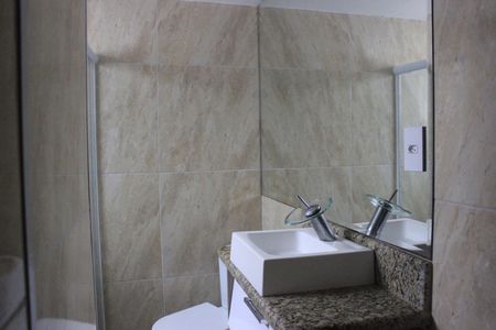 Casa para alugar com 79m², 2 quartos e sem vagaBanheiro social