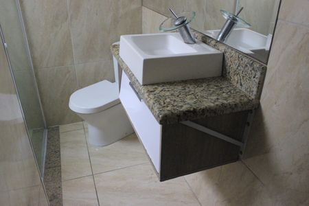 Casa para alugar com 79m², 2 quartos e sem vagaBanheiro social