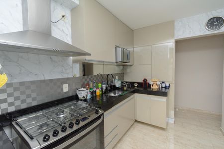 Apartamento à venda com 105m², 4 quartos e 2 vagas Apartamento à venda com 105m², 4 quartos e 2 vagasCozinha