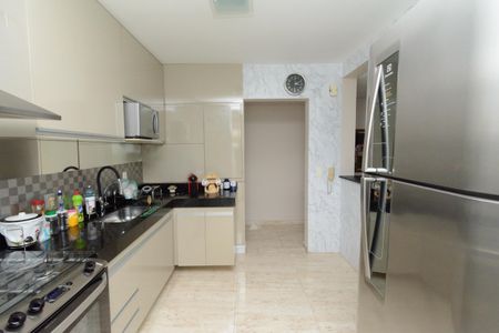 Apartamento à venda com 105m², 4 quartos e 2 vagas Apartamento à venda com 105m², 4 quartos e 2 vagasCozinha
