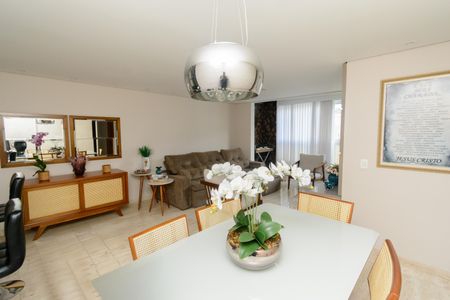 Apartamento à venda com 105m², 4 quartos e 2 vagas Apartamento à venda com 105m², 4 quartos e 2 vagasSala