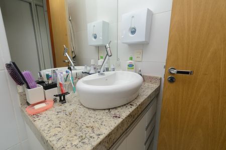 Apartamento à venda com 105m², 4 quartos e 2 vagas Apartamento à venda com 105m², 4 quartos e 2 vagasBanheiro da Suíte