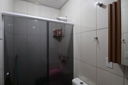 Casa à venda com 89m², 2 quartos e 2 vagasBanheiro da Suíte 1
