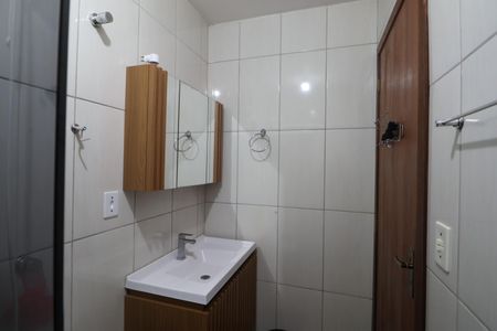 Casa à venda com 89m², 2 quartos e 2 vagasBanheiro da Suíte 1