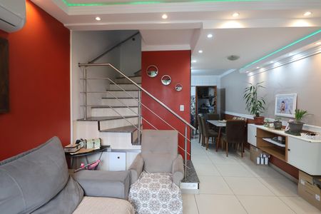 Casa à venda com 89m², 2 quartos e 2 vagasSala