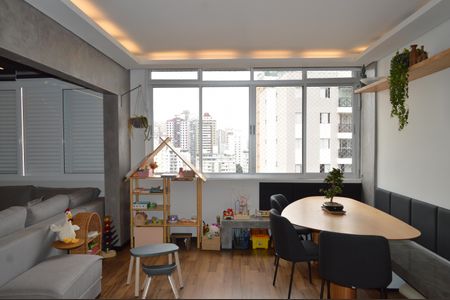 Apartamento à venda com 130m², 2 quartos e 1 vagaSala