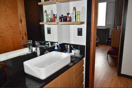 Apartamento à venda com 130m², 2 quartos e 1 vagaBanheiro