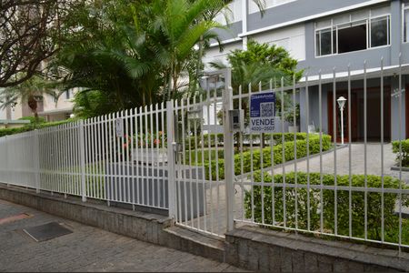 Apartamento à venda com 130m², 2 quartos e 1 vagaFachada + Plaquinha