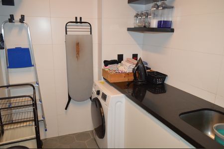 Apartamento à venda com 130m², 2 quartos e 1 vagaÁrea de Serviço