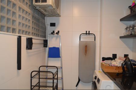 Apartamento à venda com 130m², 2 quartos e 1 vagaÁrea de Serviço