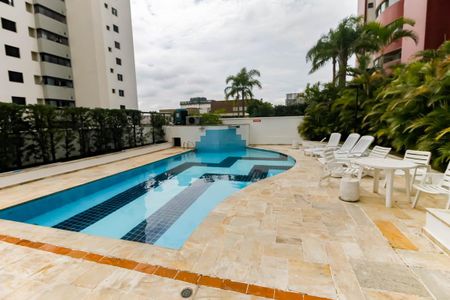 Apartamento à venda com 110m², 3 quartos e 3 vagas Apartamento à venda com 110m², 3 quartos e 3 vagasÁrea comum - Piscina