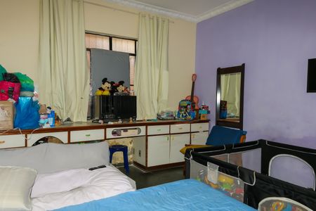 Casa à venda com 732m², 8 quartos e 8 vagasQuarto 4 - Casa 1