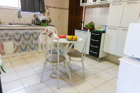 Casa à venda com 732m², 8 quartos e 8 vagasCozinha - Casa 3