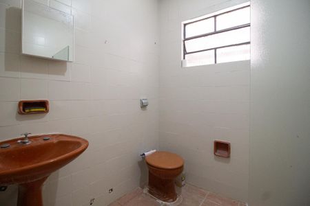Banheiro de casa para alugar com 1 quarto, 50m² em Santo Antônio, Osasco