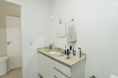 Casa à venda com 240m², 3 quartos e 4 vagasBanheiro da Suíte