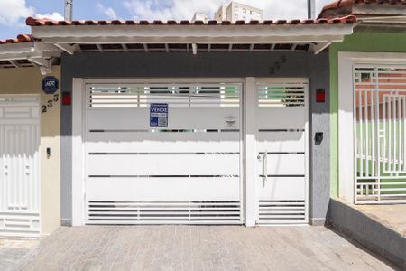 Casa à venda com 240m², 3 quartos e 4 vagasFachada