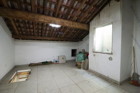 Casa à venda com 240m², 3 quartos e 4 vagasSotao