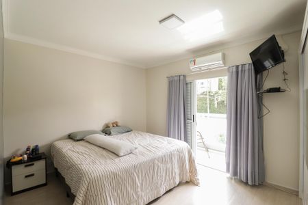 Casa à venda com 240m², 3 quartos e 4 vagasSuíte